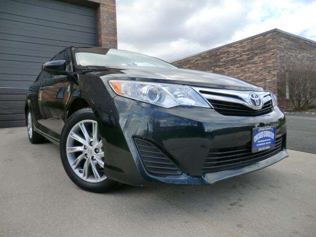 2014 Toyota Camry LE 31K Miles Backup Camera-Bluetooth-Clean CARFAX